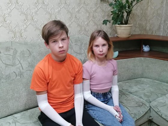 Один диагноз на двоих: брат с сестрой хотят жить без боли